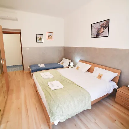 Апартаменти Aria Hostel *